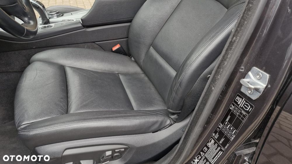 BMW Seria 5 528i xDrive Sport-Aut - 10