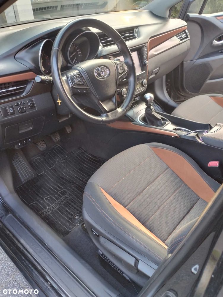 Toyota Avensis 2.0 D-4D Premium - 8