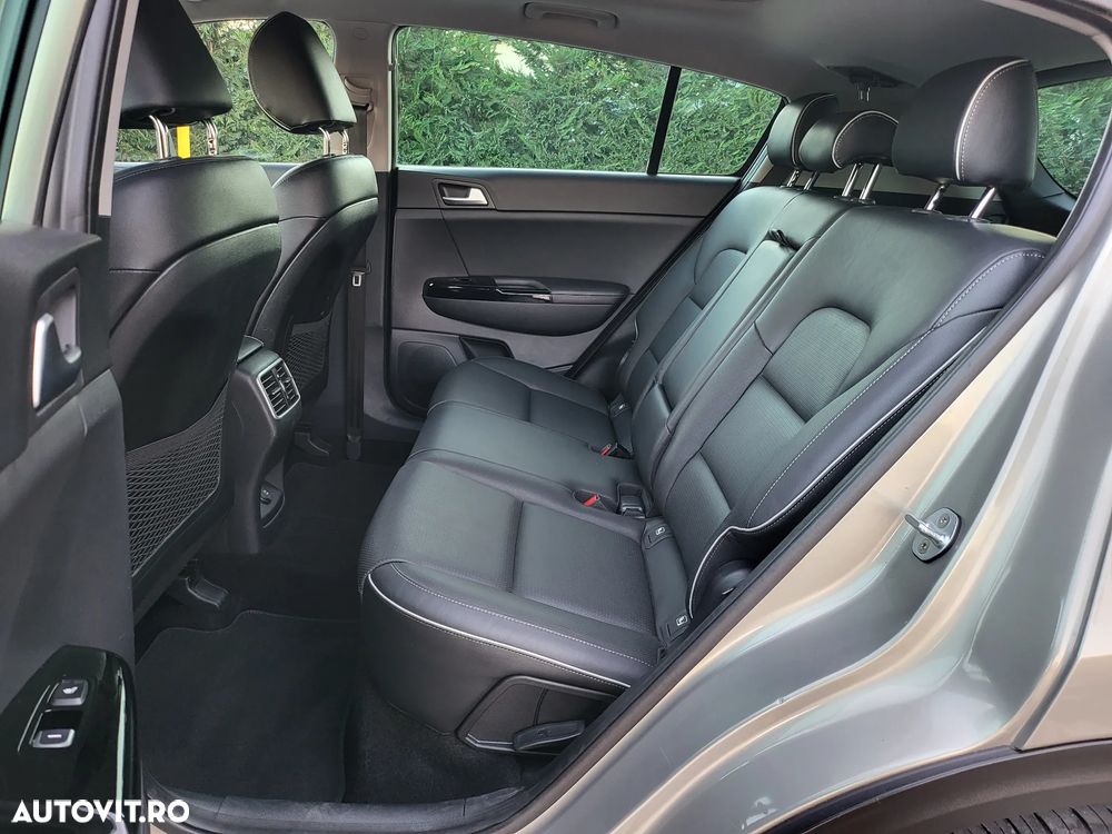 Kia Sportage 1.7 CRDI 2WD Dream-Team Edition - 16