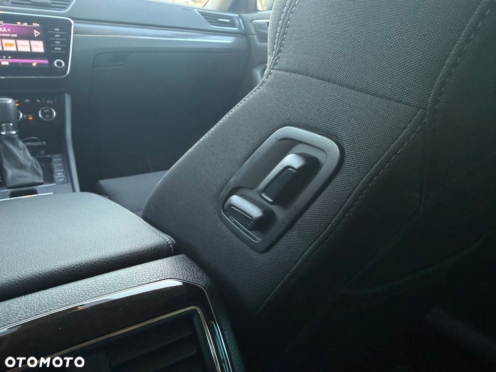 Skoda Superb 2.0 TDI Style DSG - 27