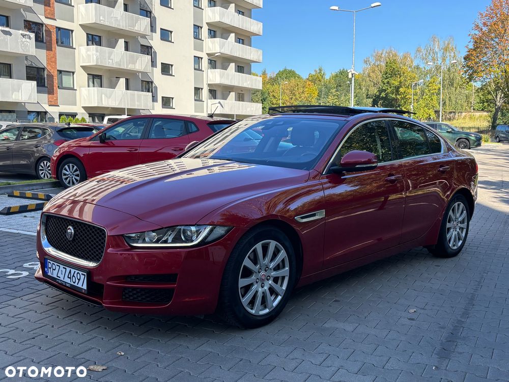 Jaguar XE 20d Portfolio - 12