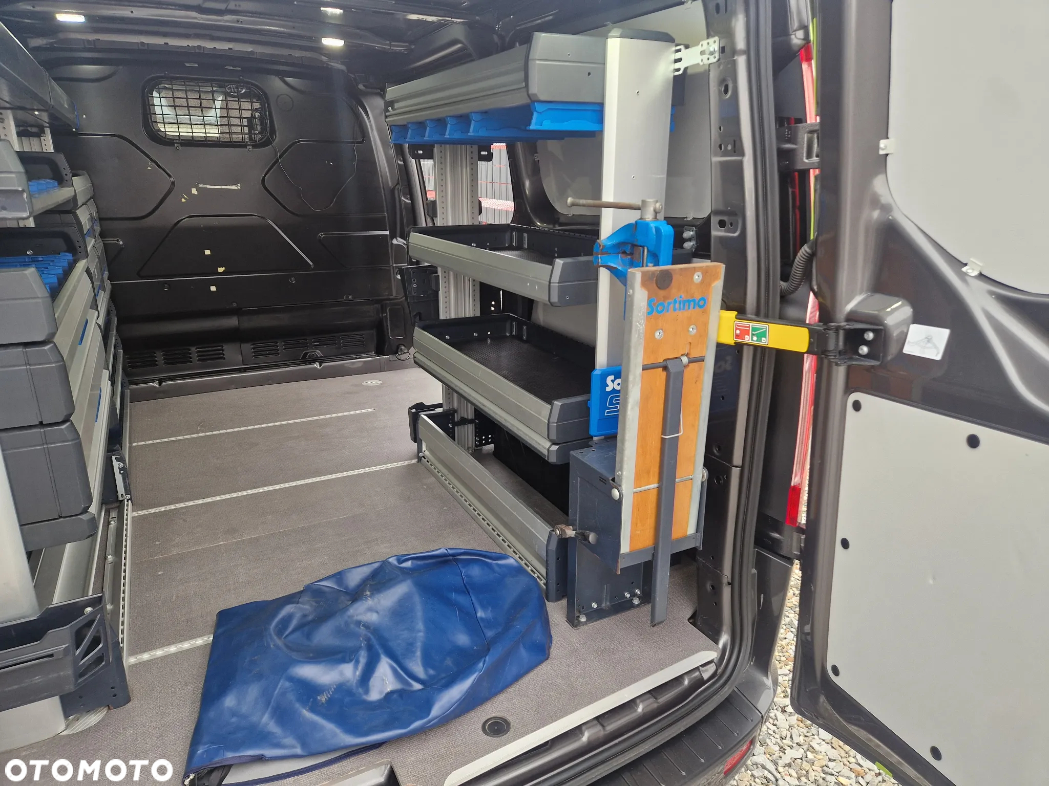 Ford TRANSIT CUSTOM - 13