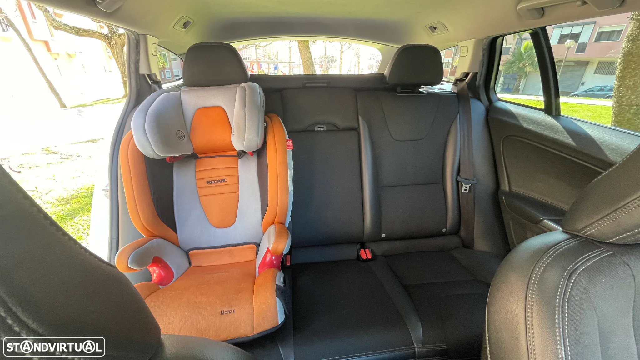 Volvo V60 2.4 D6 Momentum AWD Phev - 13