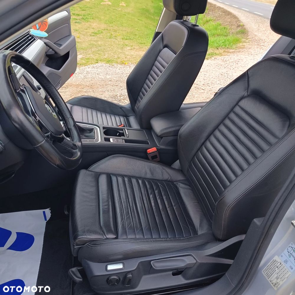 Volkswagen Passat 2.0 TDI (BlueMotion Technology) Highline - 12