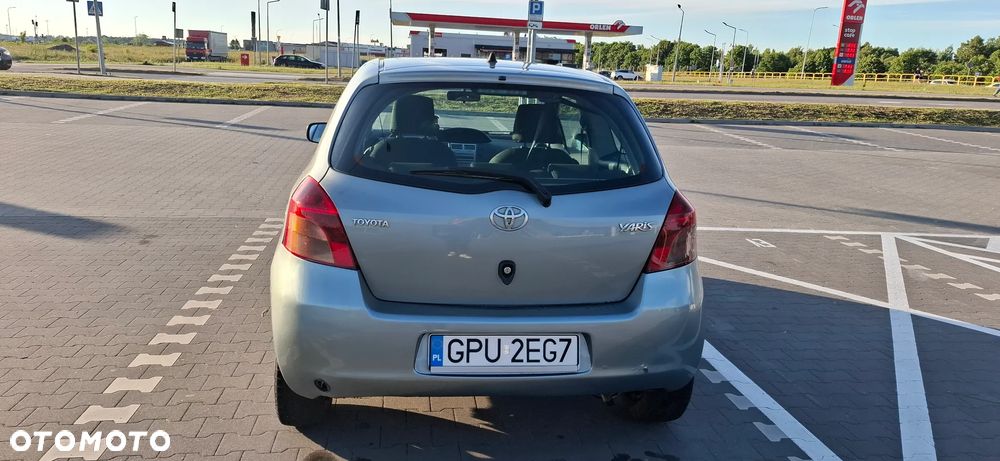 Toyota Yaris - 10