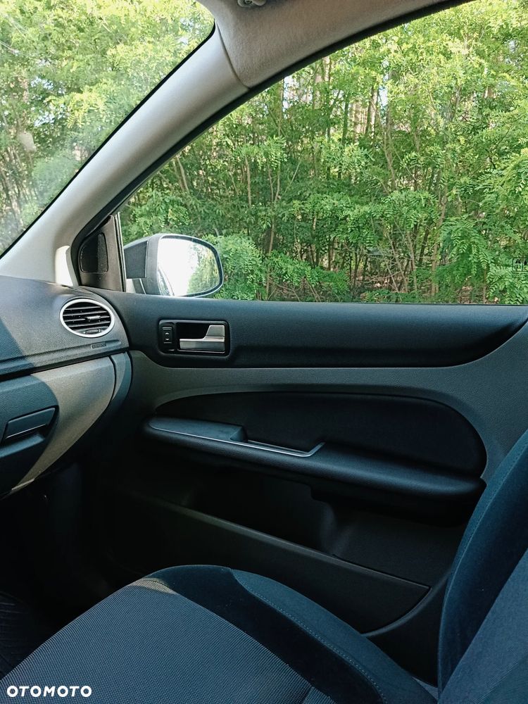 Ford Focus 1.6 16V Ghia - 13