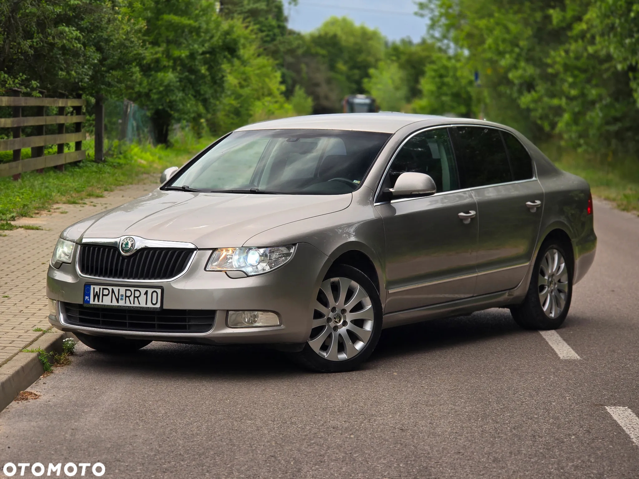 Skoda Superb 2.0 TDI Ambition DSG - 2