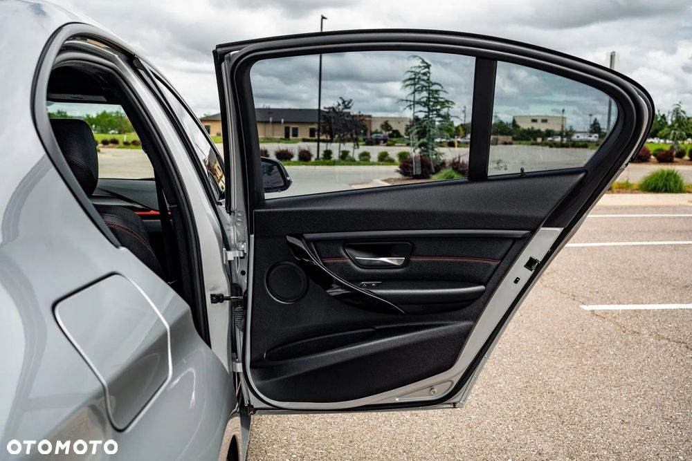 BMW Seria 3 330i Sport Line Shadow - 18