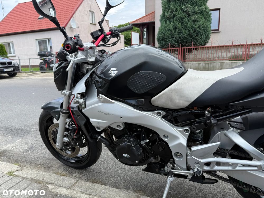 Suzuki GSR - 13