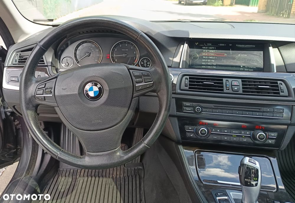 BMW Seria 5 528i xDrive - 16