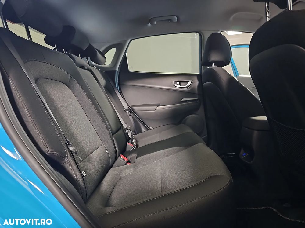 Hyundai KONA - 13