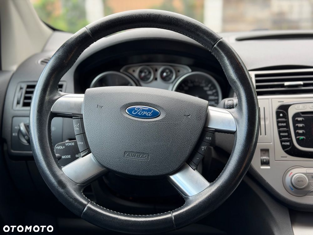 Ford Kuga 2.0 TDCi 2x4 Titanium - 18