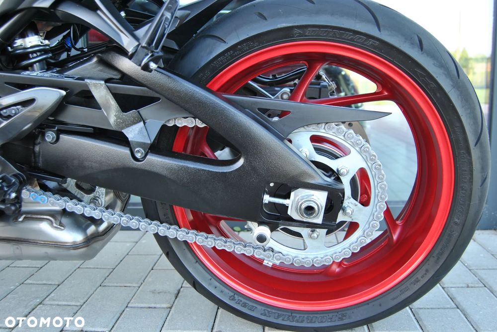 Suzuki GSX - 33