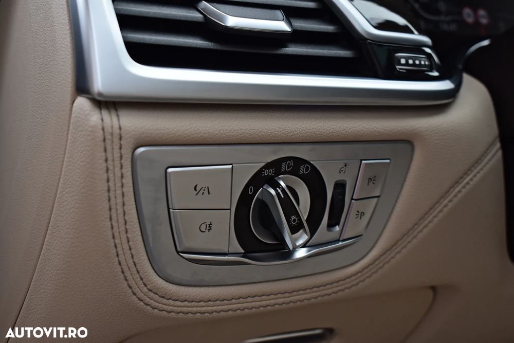 BMW Seria 7 745e - 21