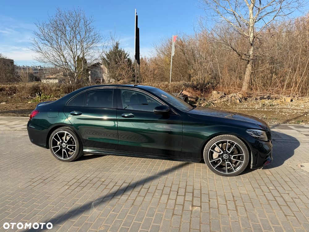 Mercedes-Benz Klasa C 300 9G-TRONIC Night Edition - 4