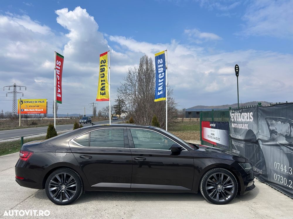 Skoda Superb 2.0 TDI 4X4 DSG Sportline - 9