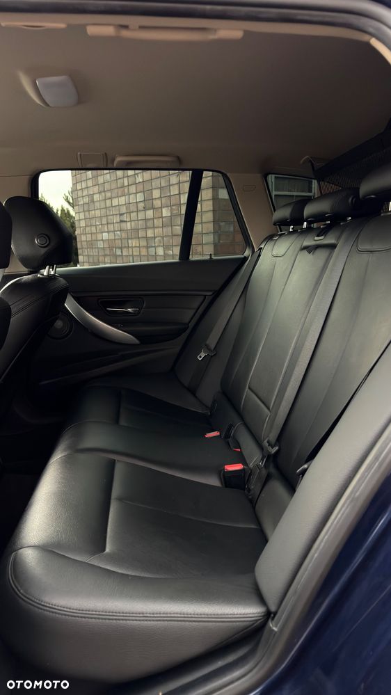 BMW Seria 3 320d Edition Luxury Line Purity - 24