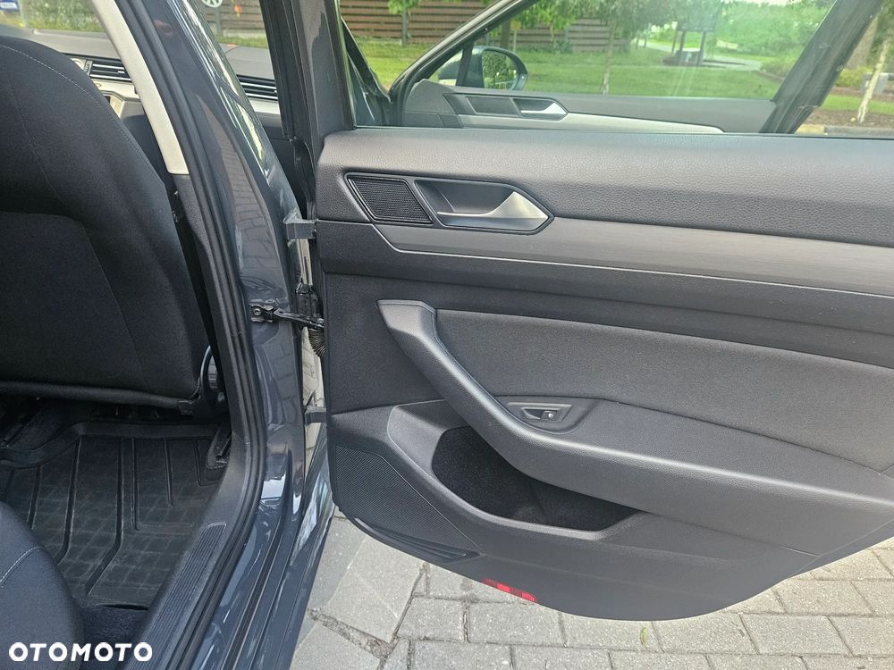 Volkswagen Passat - 18