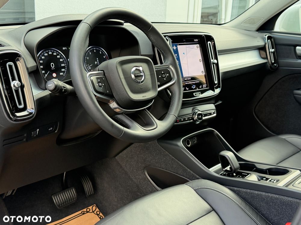 Volvo XC 40 B4 B DKG Momentum Pro - 32