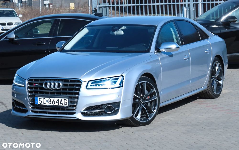 Audi S8 Plus - 30