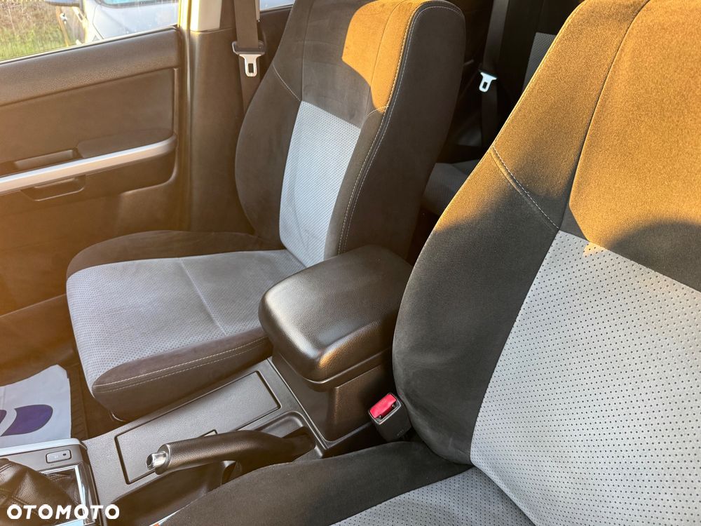 Suzuki Grand Vitara 1.9 DDiS Premium - 21