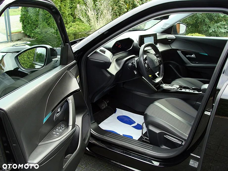 Peugeot 2008 BlueHDi 130 Allure S&S EAT8 - 18