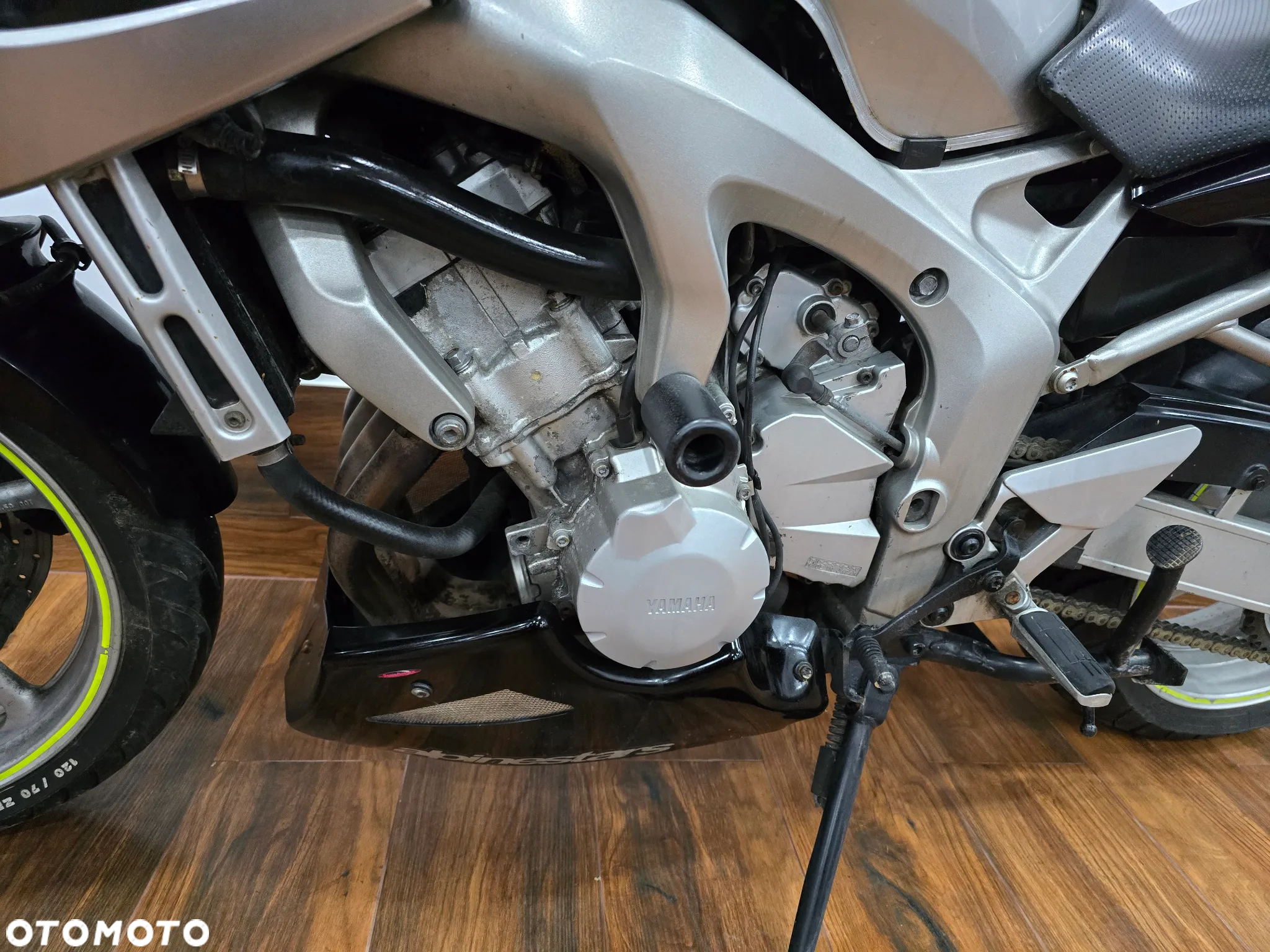 Yamaha FZ - 24