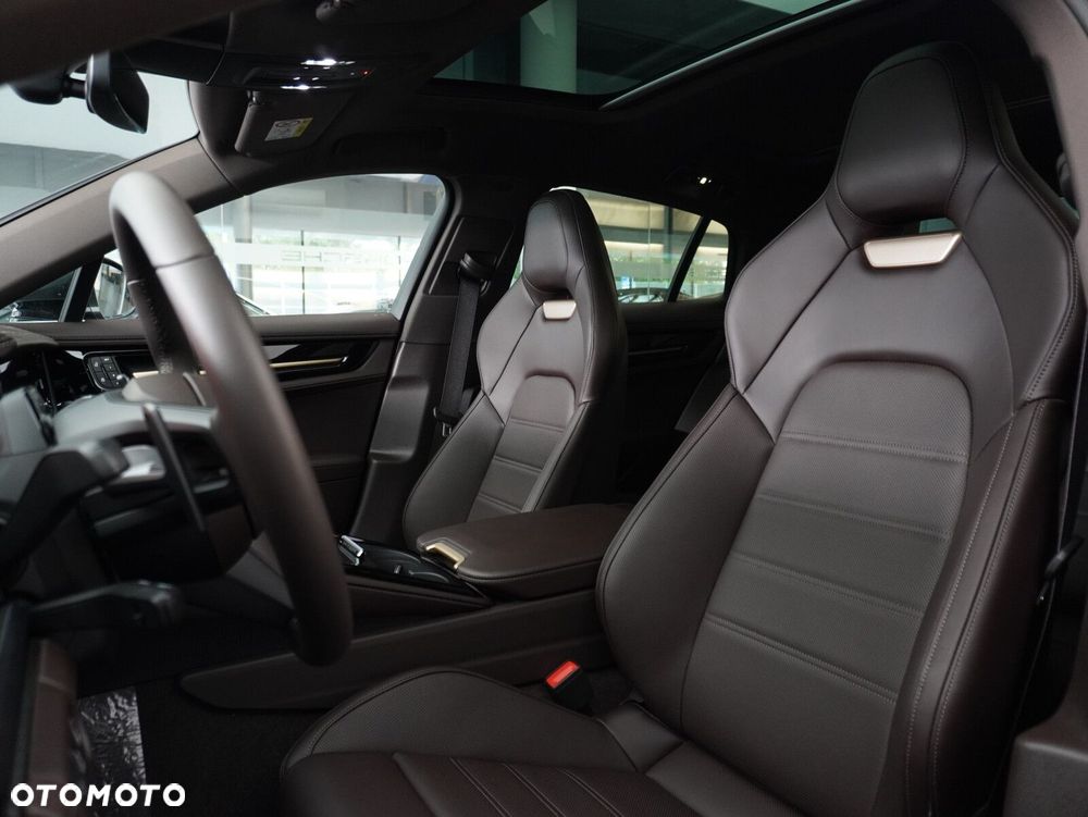 Porsche Panamera 4 - 30