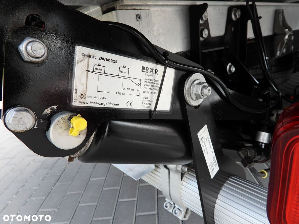 Iveco DAILY 35S18 KONTENER WINDA 8 PALET WEBASTO TEMPOMAT NAWIGACJA LEDY PNEUMATYKA KLIMATYZACJA  180KM - 23