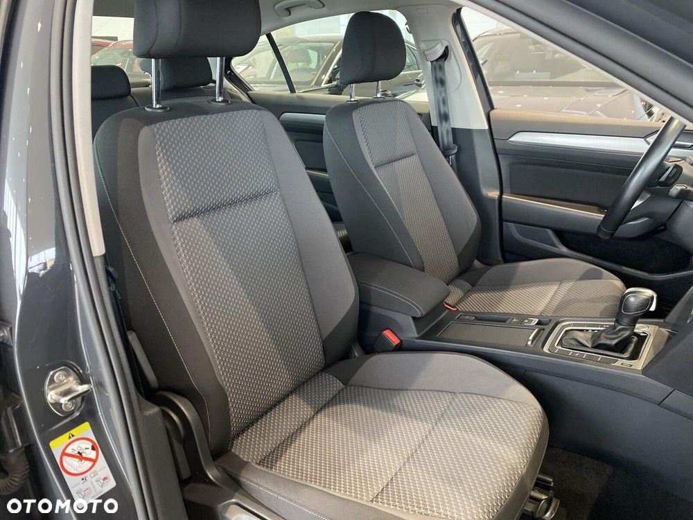 Volkswagen Passat - 25