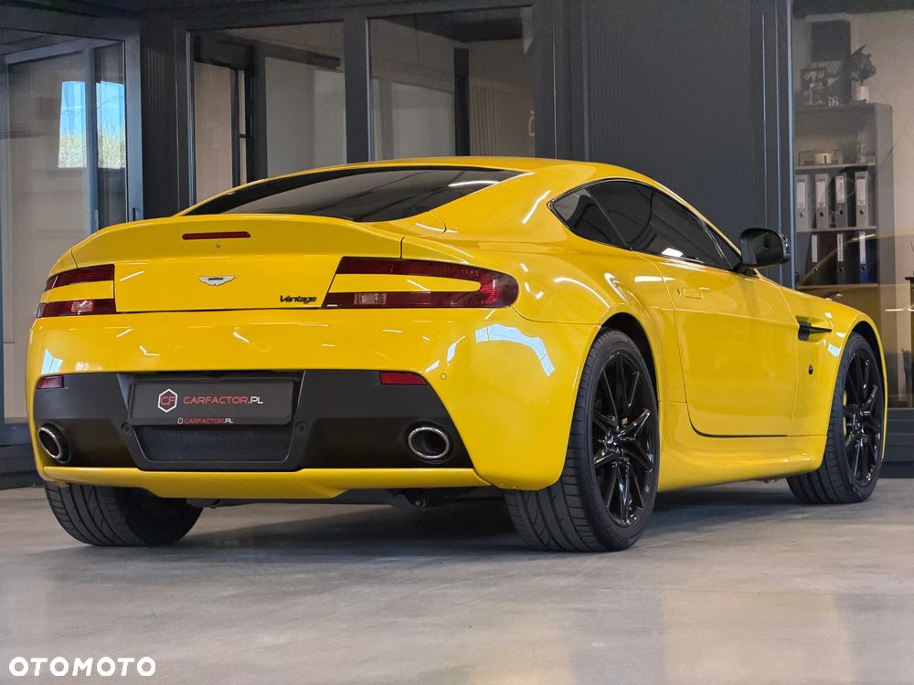 Aston Martin V8 Vantage - 22
