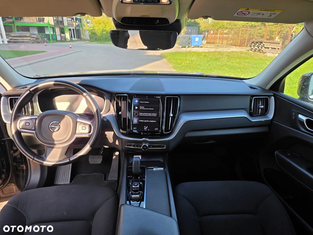 Volvo XC 60 B5 B AWD Momentum - 11