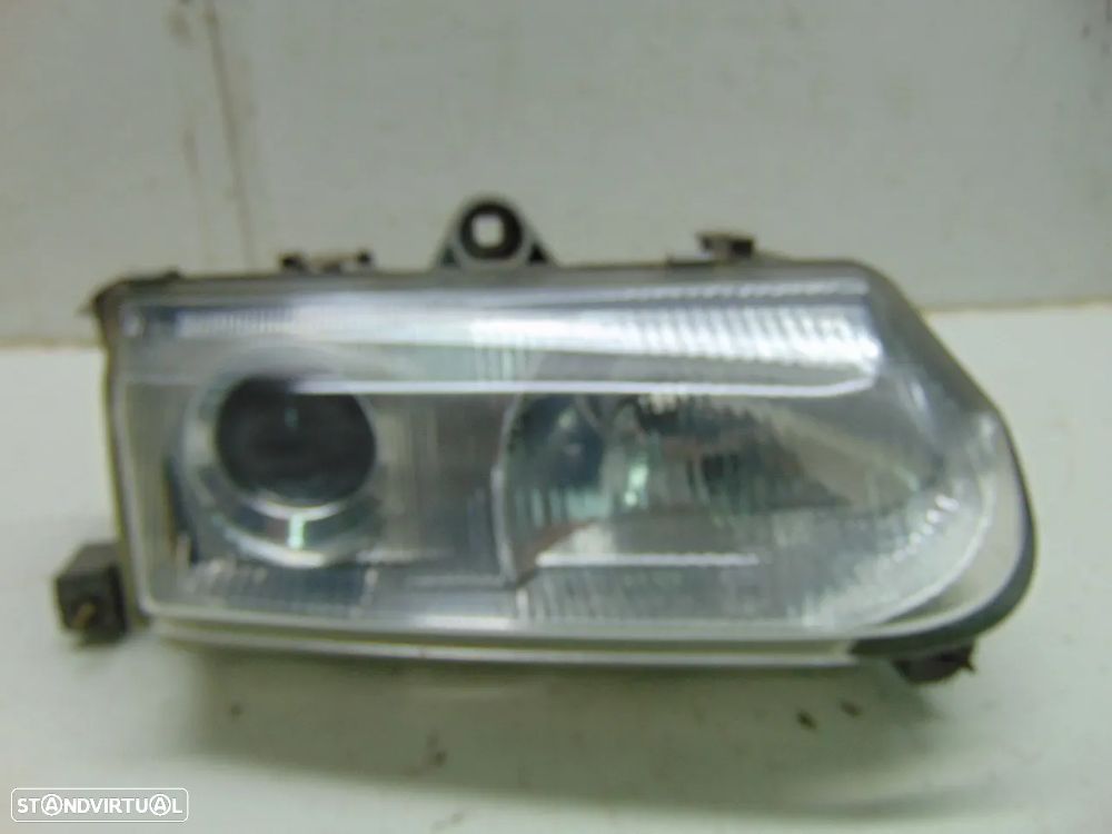 Alfa Romeo 146 farol - 2