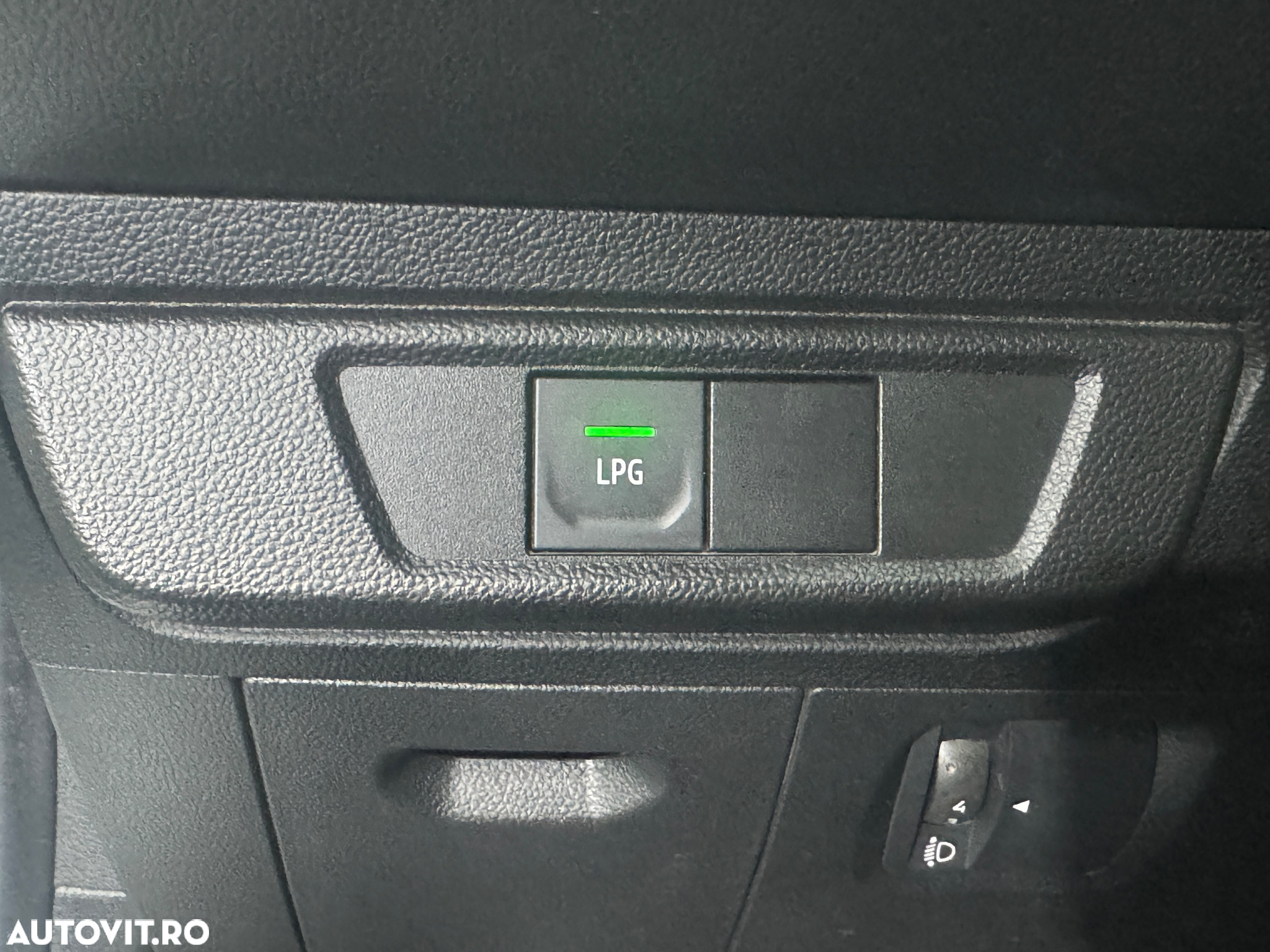 Dacia Logan TCe 90 Essential - 8