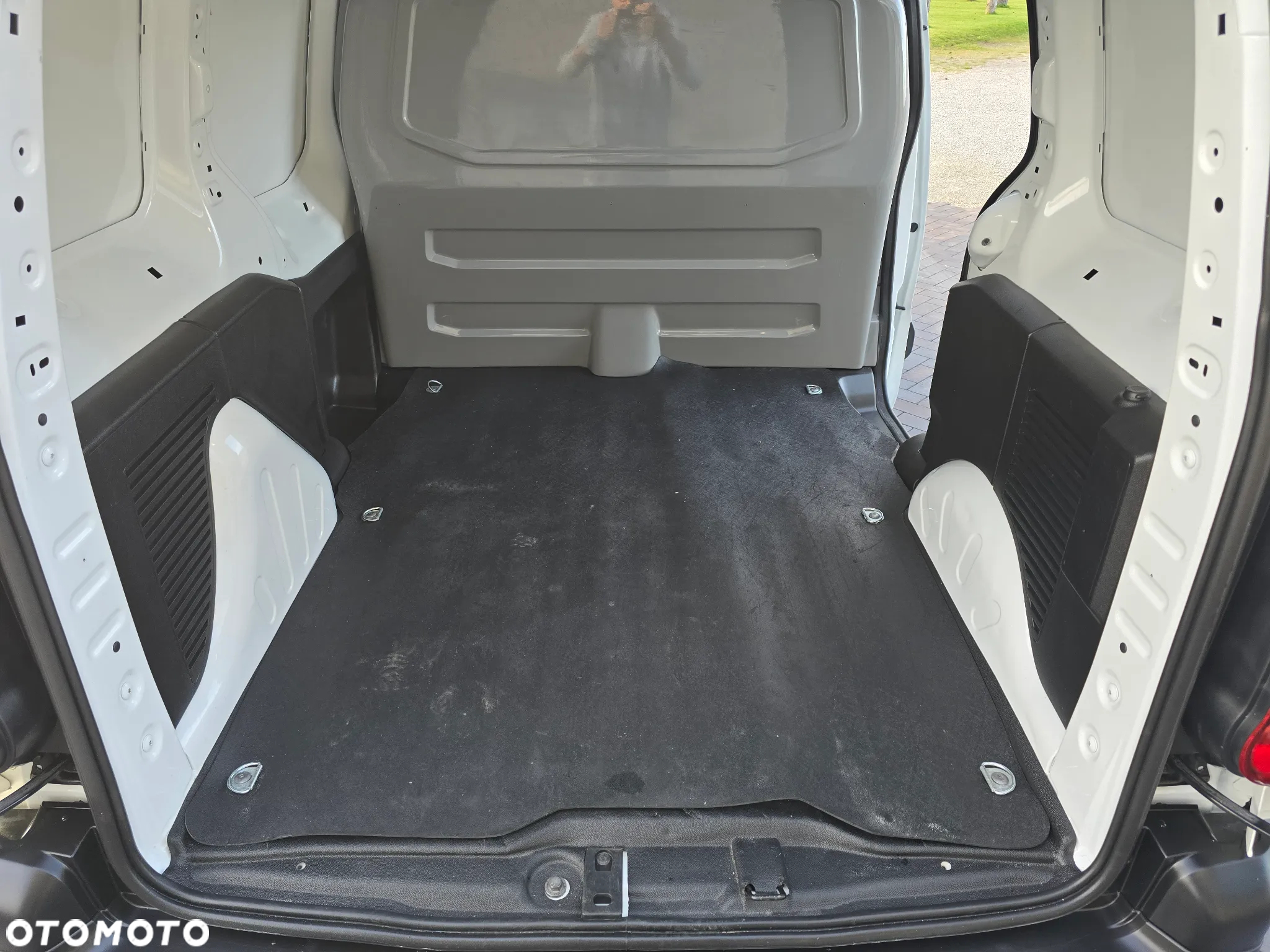 Peugeot PARTNER L1 1.6 HDI 90KM KLIMA LEKTRYKA SALON PL - 19