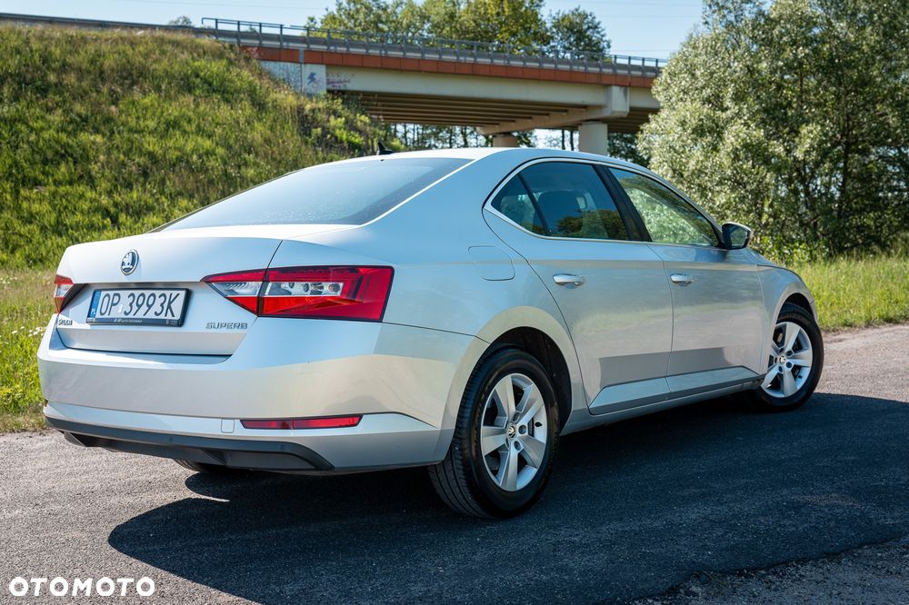 Skoda Superb 2.0 TDI Ambition DSG - 8