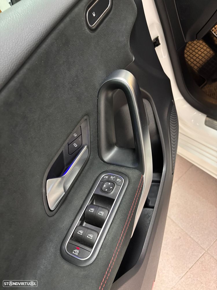 Mercedes-Benz A 250 e AMG Line - 13