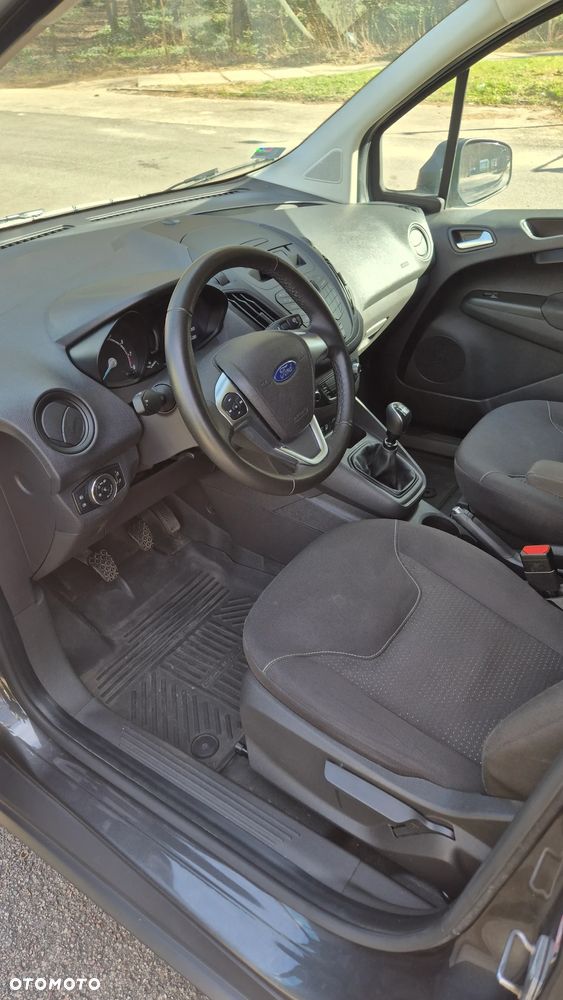 Ford Transit Courier - 11