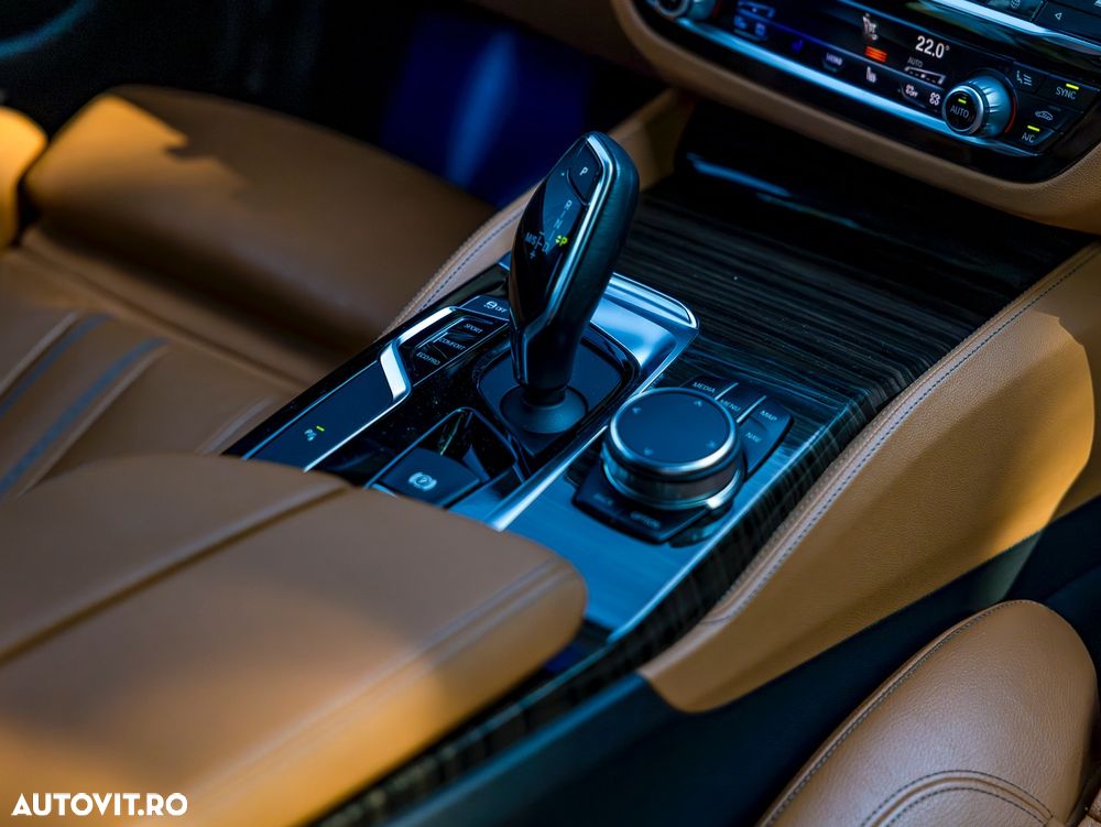 BMW Seria 5 530i Aut. Luxury Line - 12