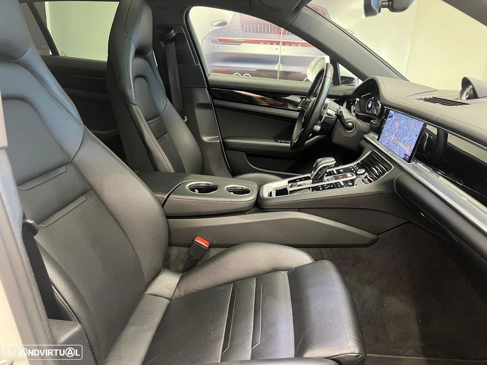 Porsche Panamera Sport Turismo 4 E-Hybrid - 31