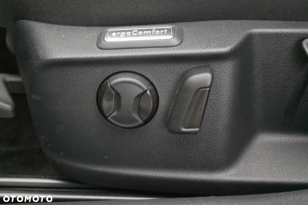 Volkswagen Passat Variant 2.0 TSI Business DSG - 27