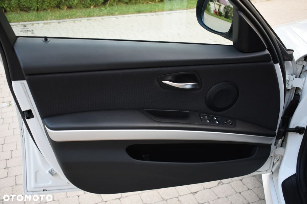 BMW Seria 3 318d - 38