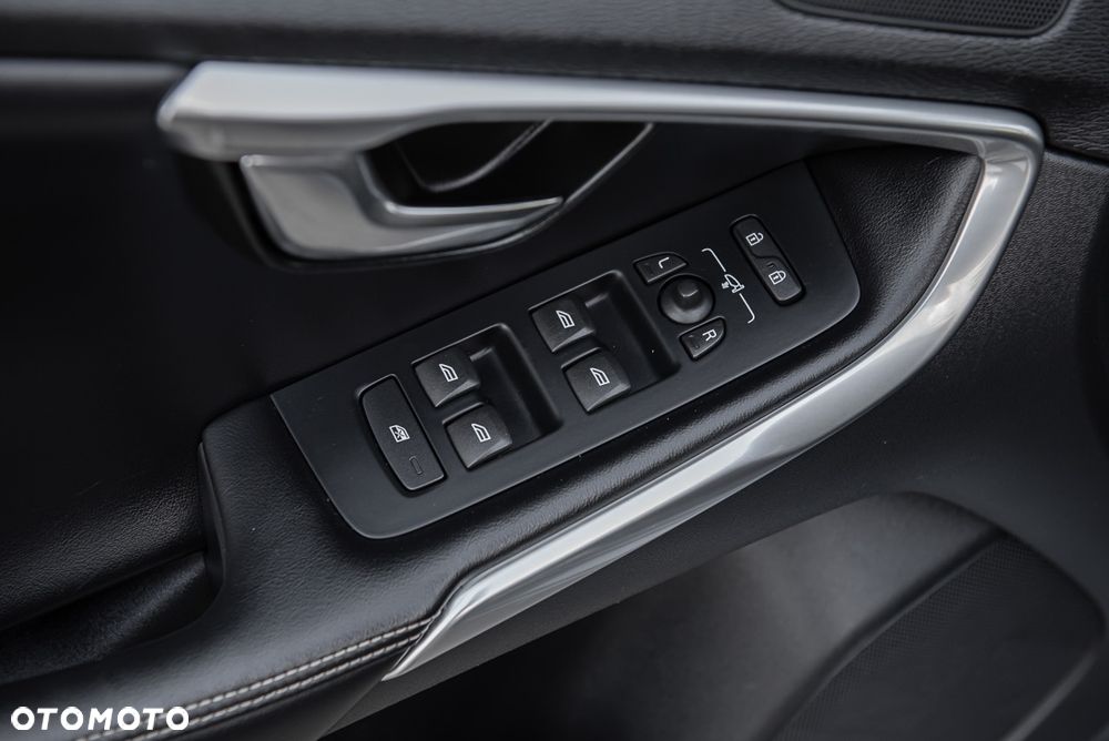 Volvo V40 D2 Drive-E R-Design Kinetic - 26