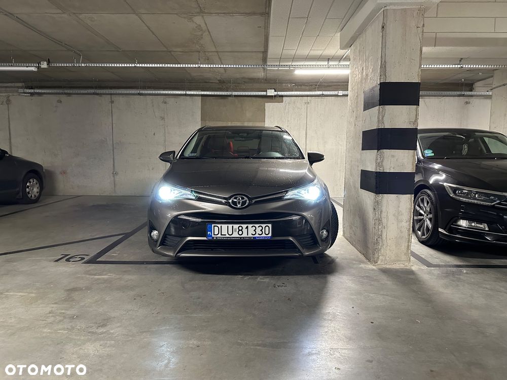 Toyota Avensis 1.8 Premium - 6