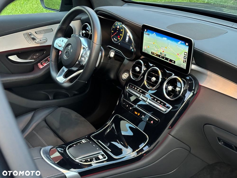 Mercedes-Benz GLC 300 e 4Matic 9G-TRONIC AMG Line - 22