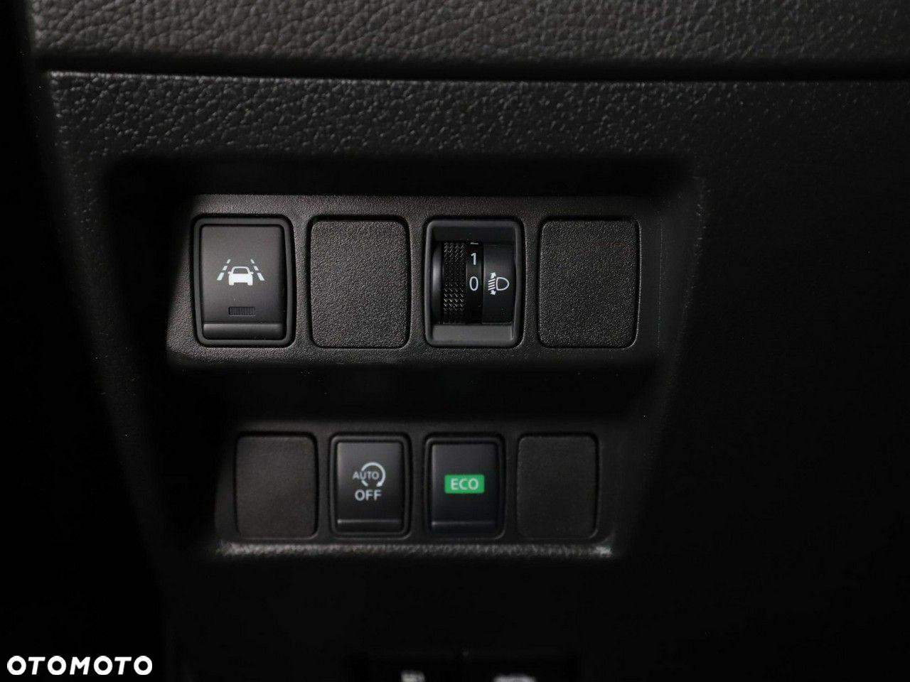 Nissan Qashqai 1.6 DCi N-Connecta Xtronic - 32