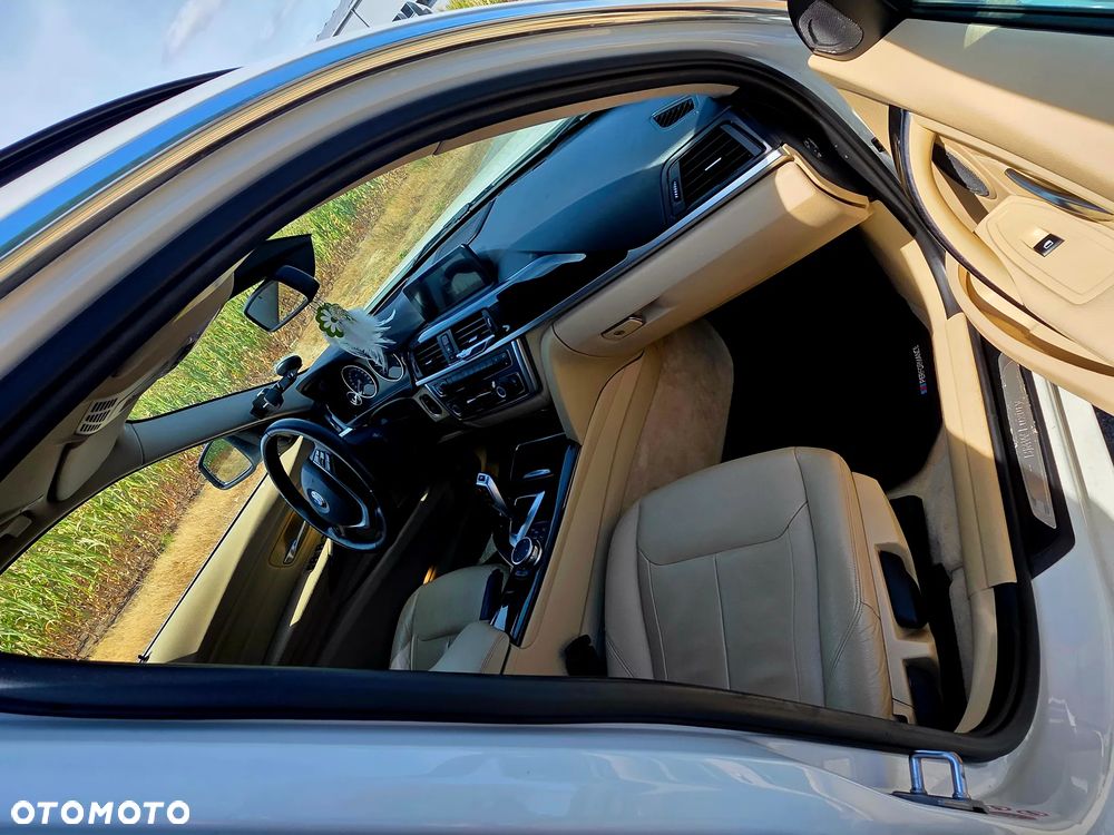 BMW Seria 3 320d xDrive Sport-Aut Luxury Line - 27