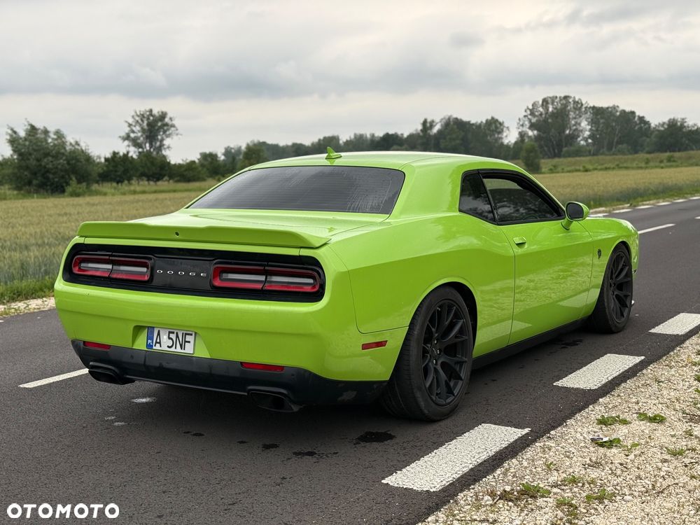 Dodge Challenger - 8