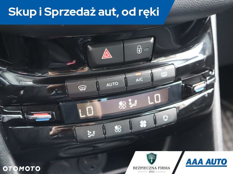 Peugeot 208 - 15