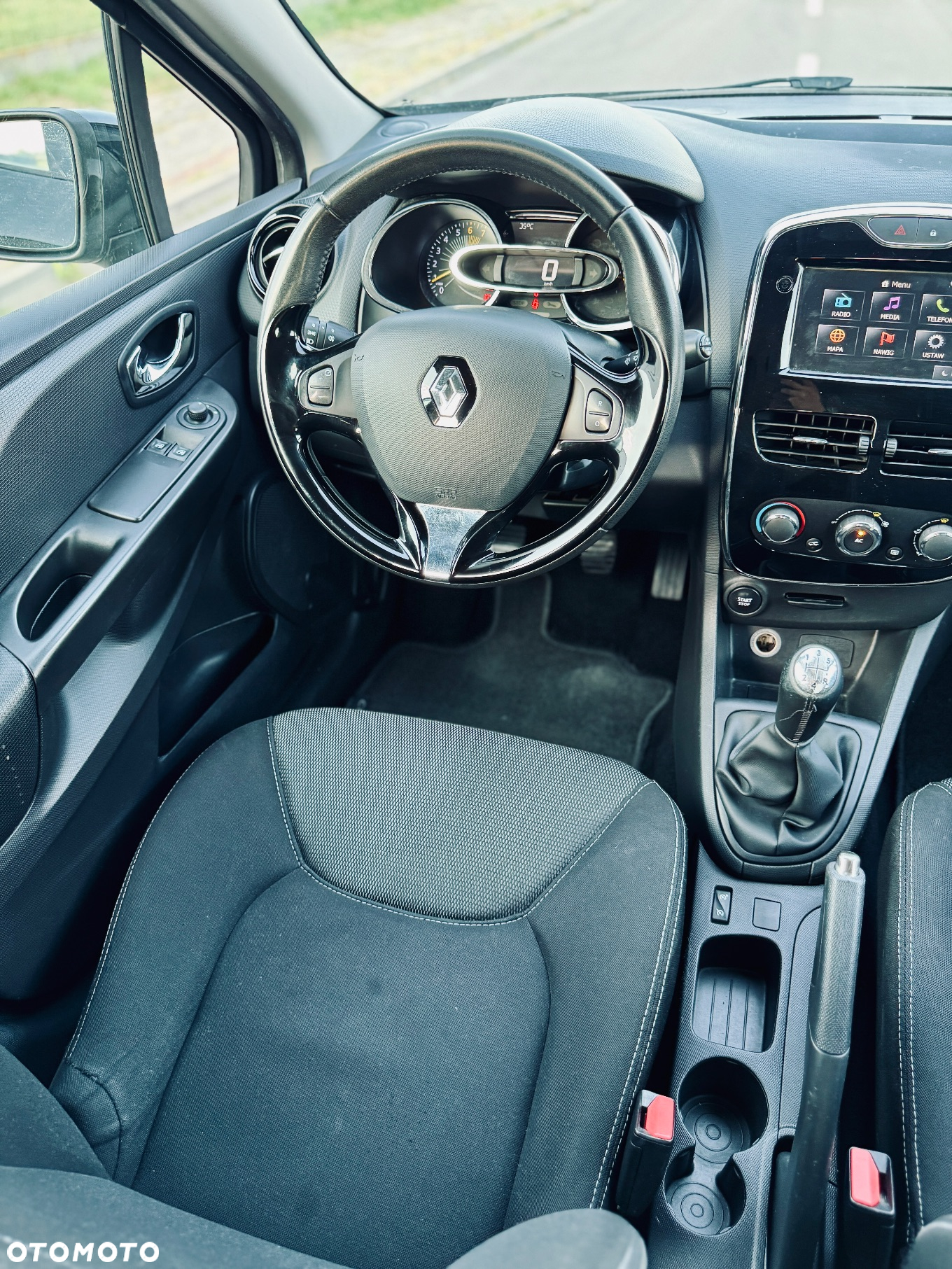 Renault Clio 1.2 16V 75 Life - 26